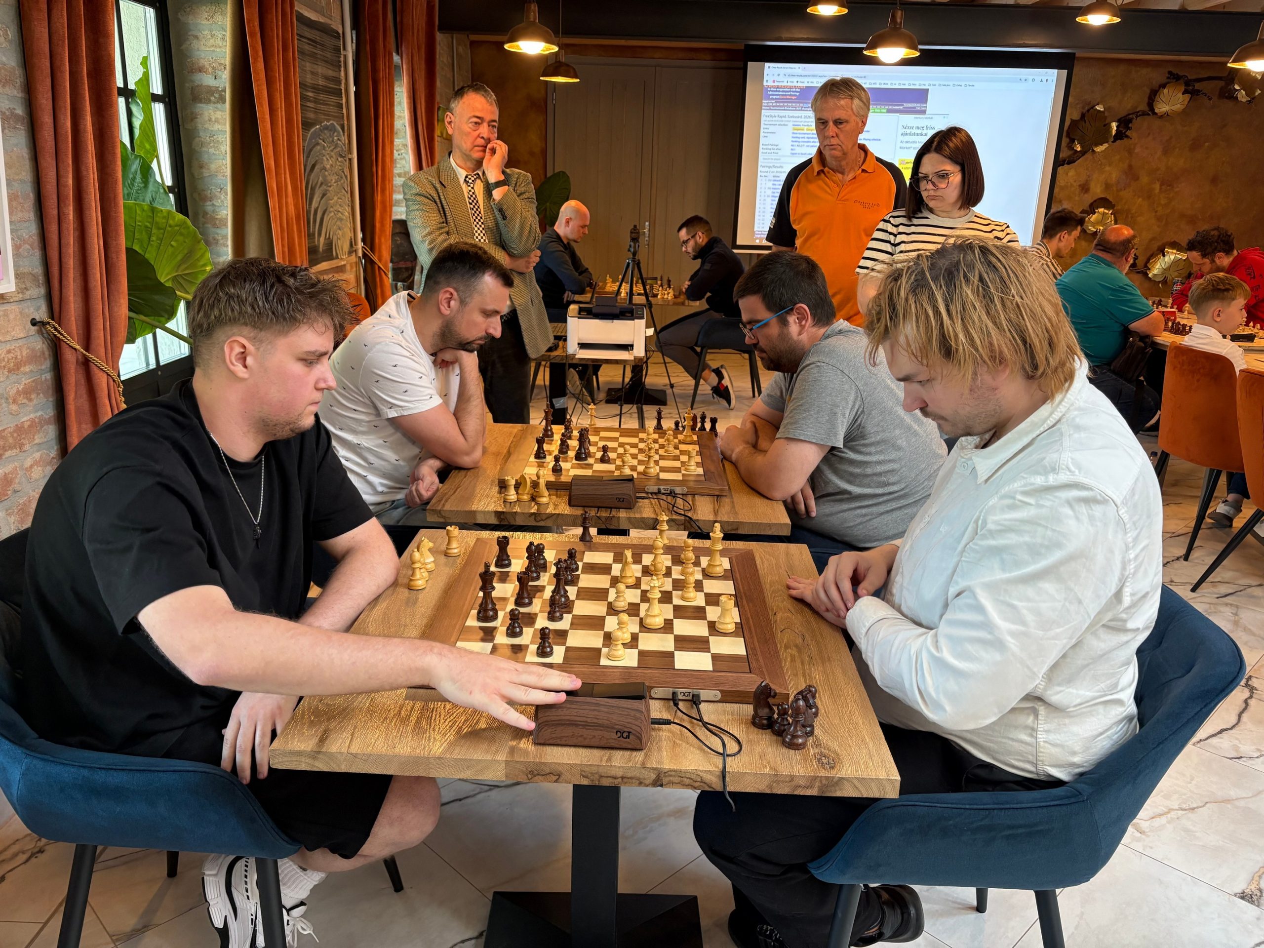 FreeStyle Chess torna